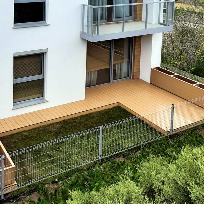 Deska Tarasowa Kompozytowa Premium Ecru / Dąb Jasny – dł. 3,5 m Deska Tarasowa Kompozytowa Premium Ecru / Dąb Jasny – dł. 3,5 m