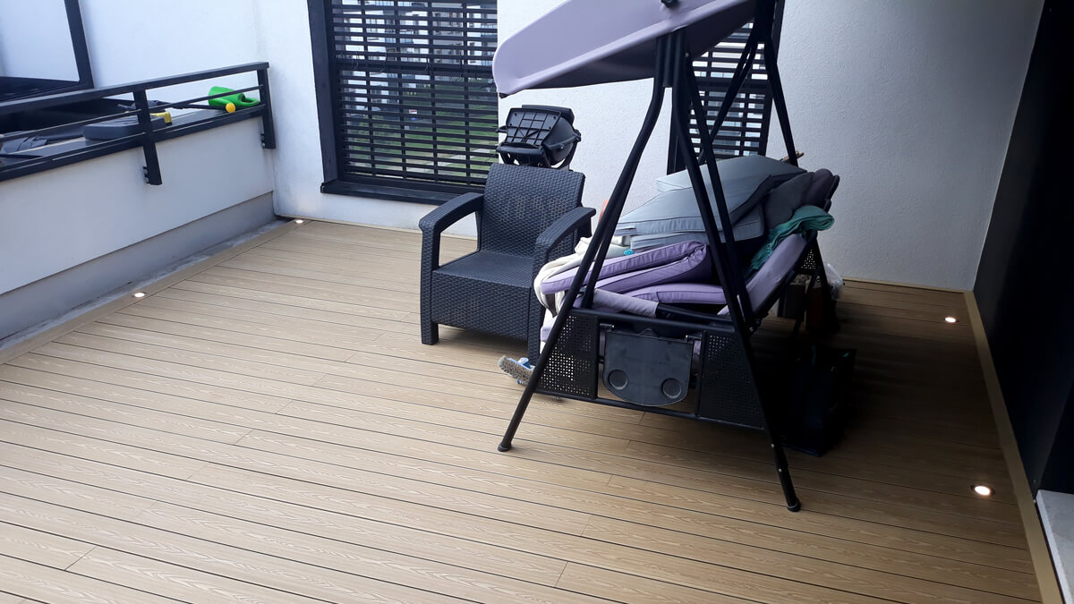 Balkon z Deski kompozytowej 3D Miodowy Teak