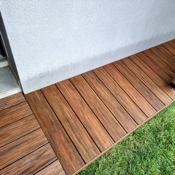 Taras z paleniskiem - wykonany z deski tarasowej Premium Redwood