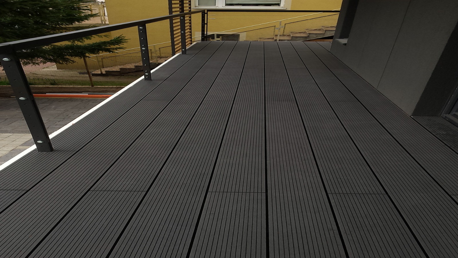 Duży balkon z deski kompozytowej Standard Antracyt