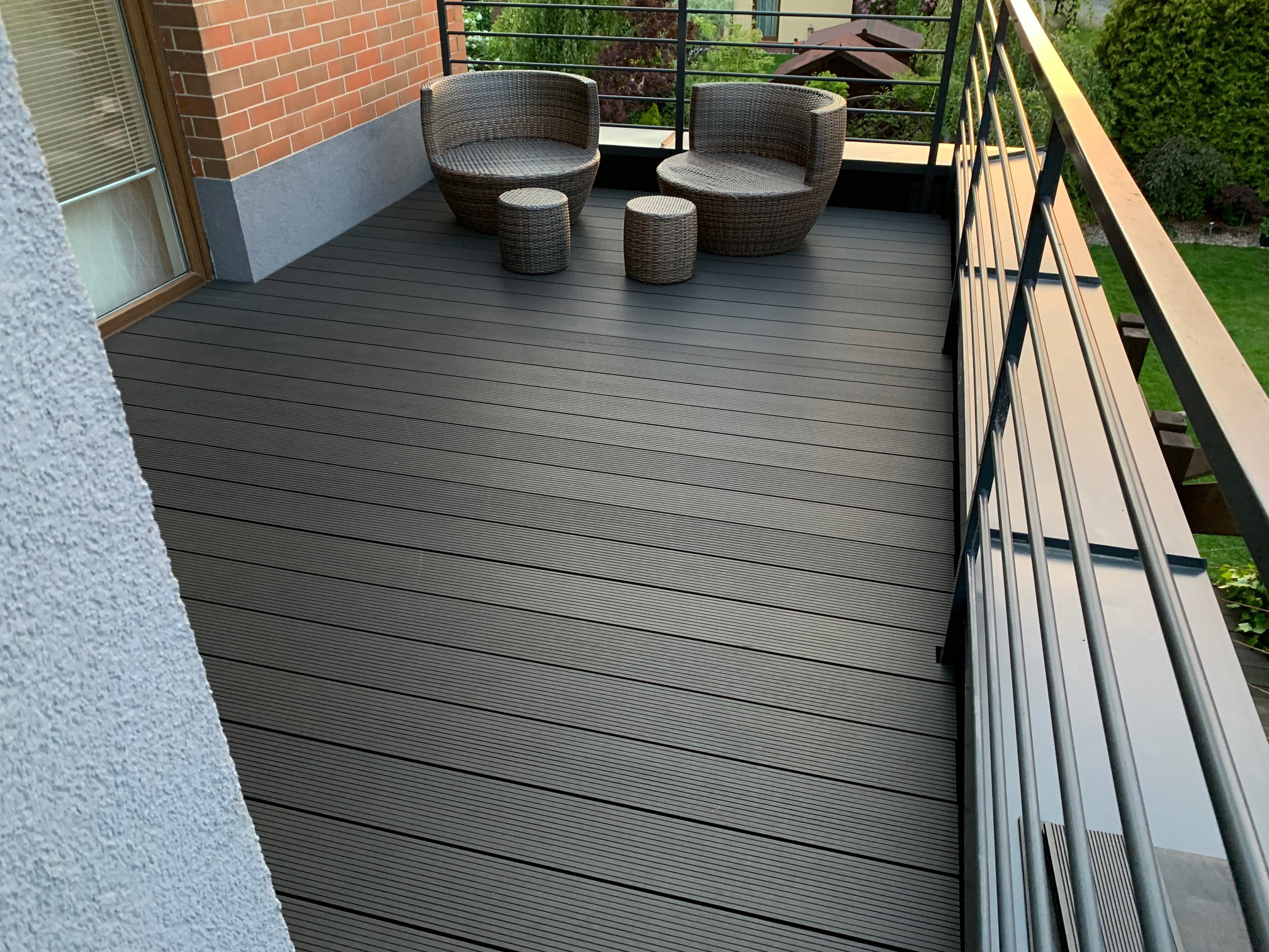 Duży balkon z deski kompozytowej Standard Antracyt