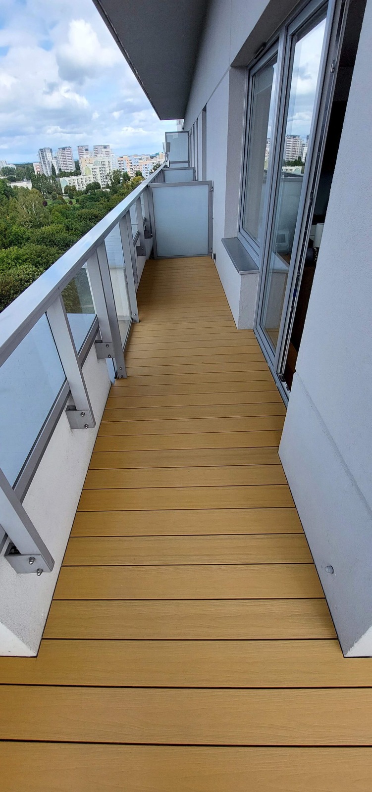 Balkon z deski kompozytowej tarasowej Sand Premium