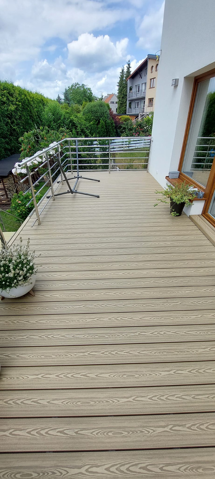 Balkon Miodowy Teak 3D – ciepły styl i bezobsługowy komfort