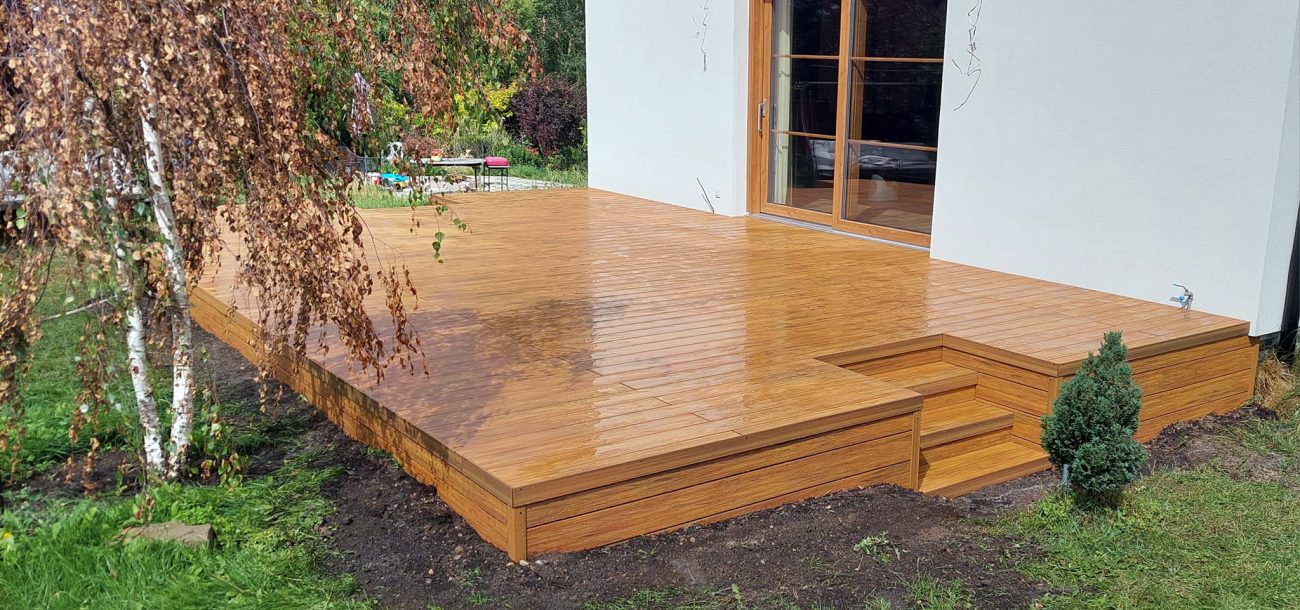 Taras ze schodkami – deski kompozytowe tarasowe Amber Premium