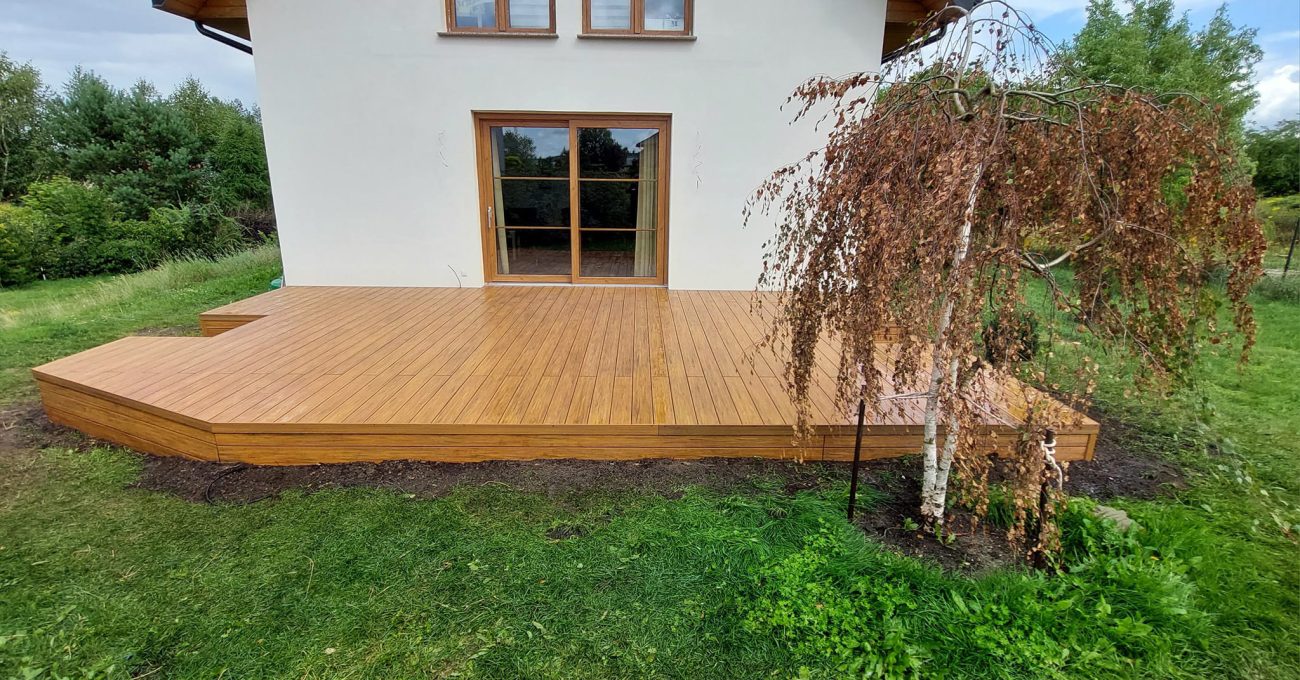 Taras ze schodkami – deski kompozytowe tarasowe Amber Premium