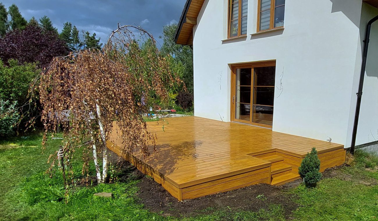 Taras ze schodkami – deski kompozytowe tarasowe Amber Premium
