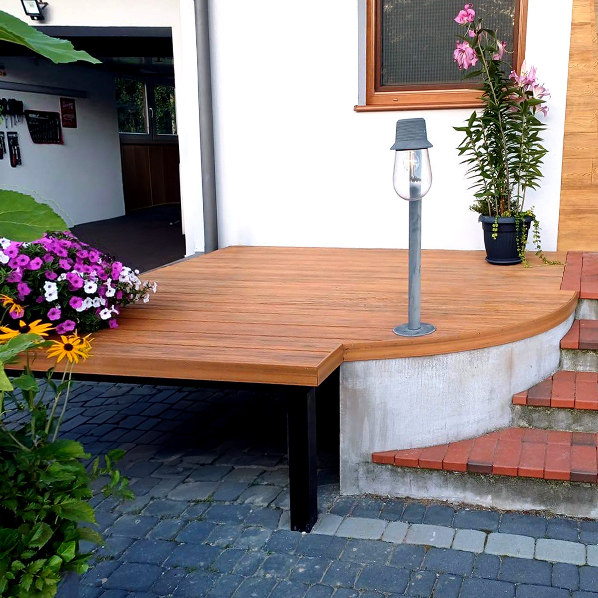 Kameralny taras wejściowy z balustradą Amber Premium