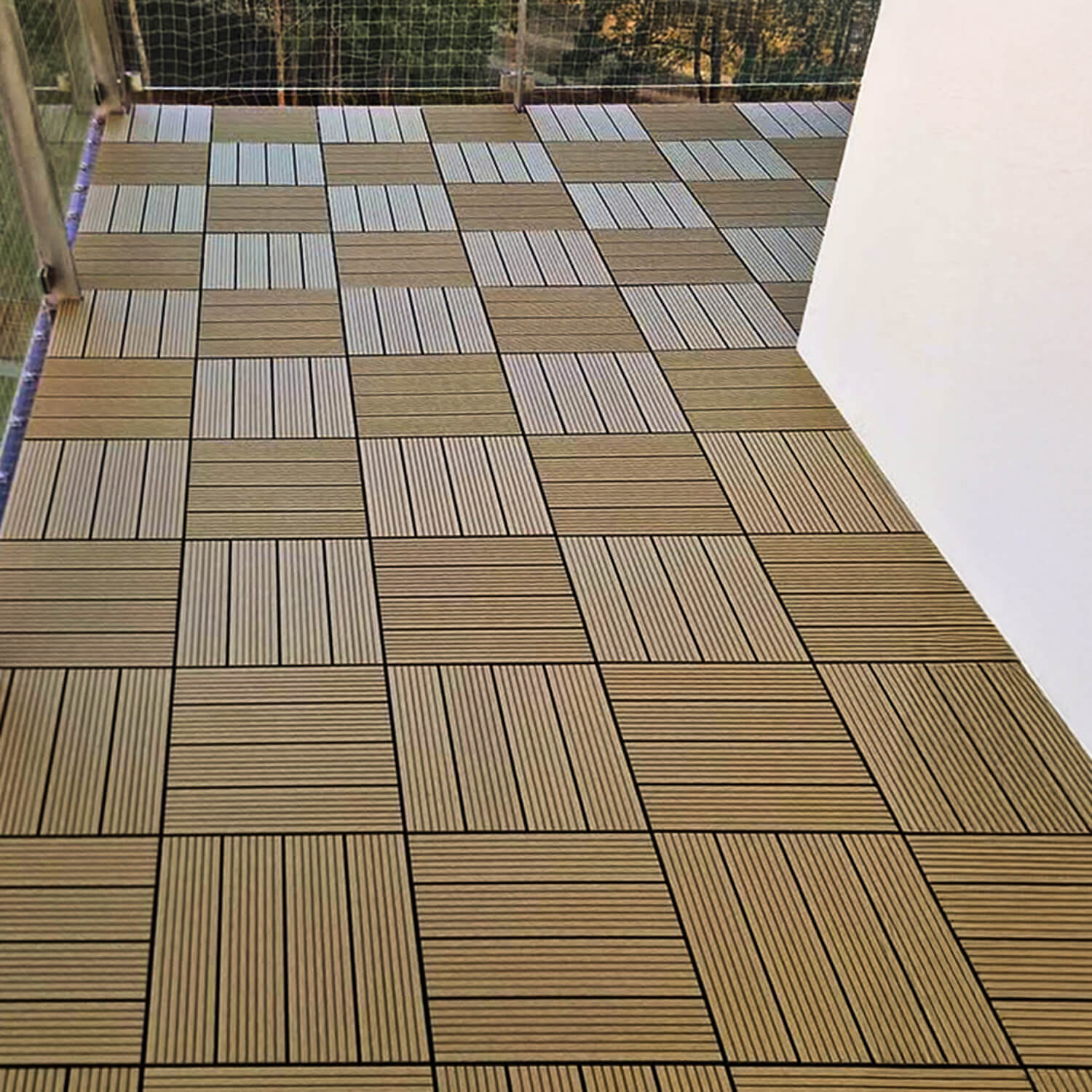 Praktyczny balkon z podestów tarasowych Miodowy Teak