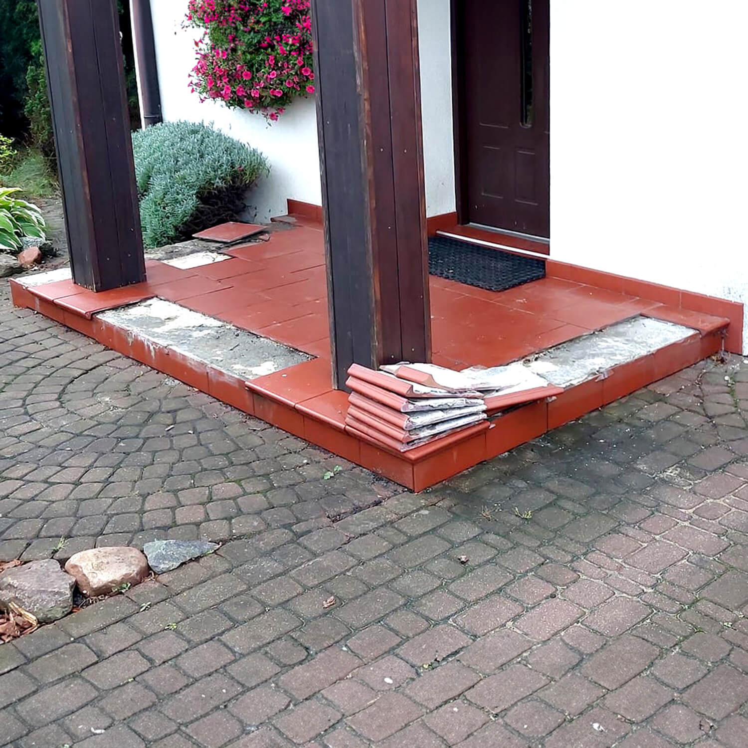 Kompleksowa metamorfoza tarasu z deską kompozytową Premium Redwood