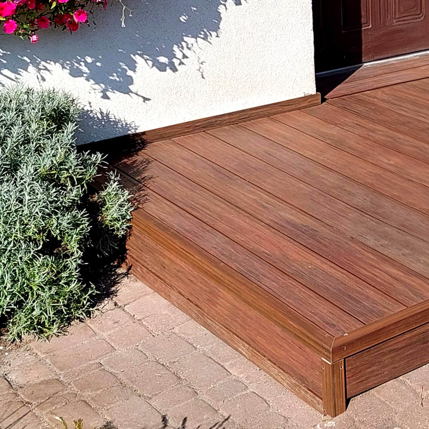 Kompleksowa metamorfoza tarasu z deską kompozytową Premium Redwood