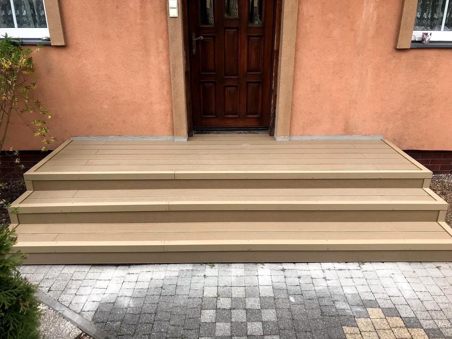 Schody z desek kompozytowych tarasowych Miodowy Teak