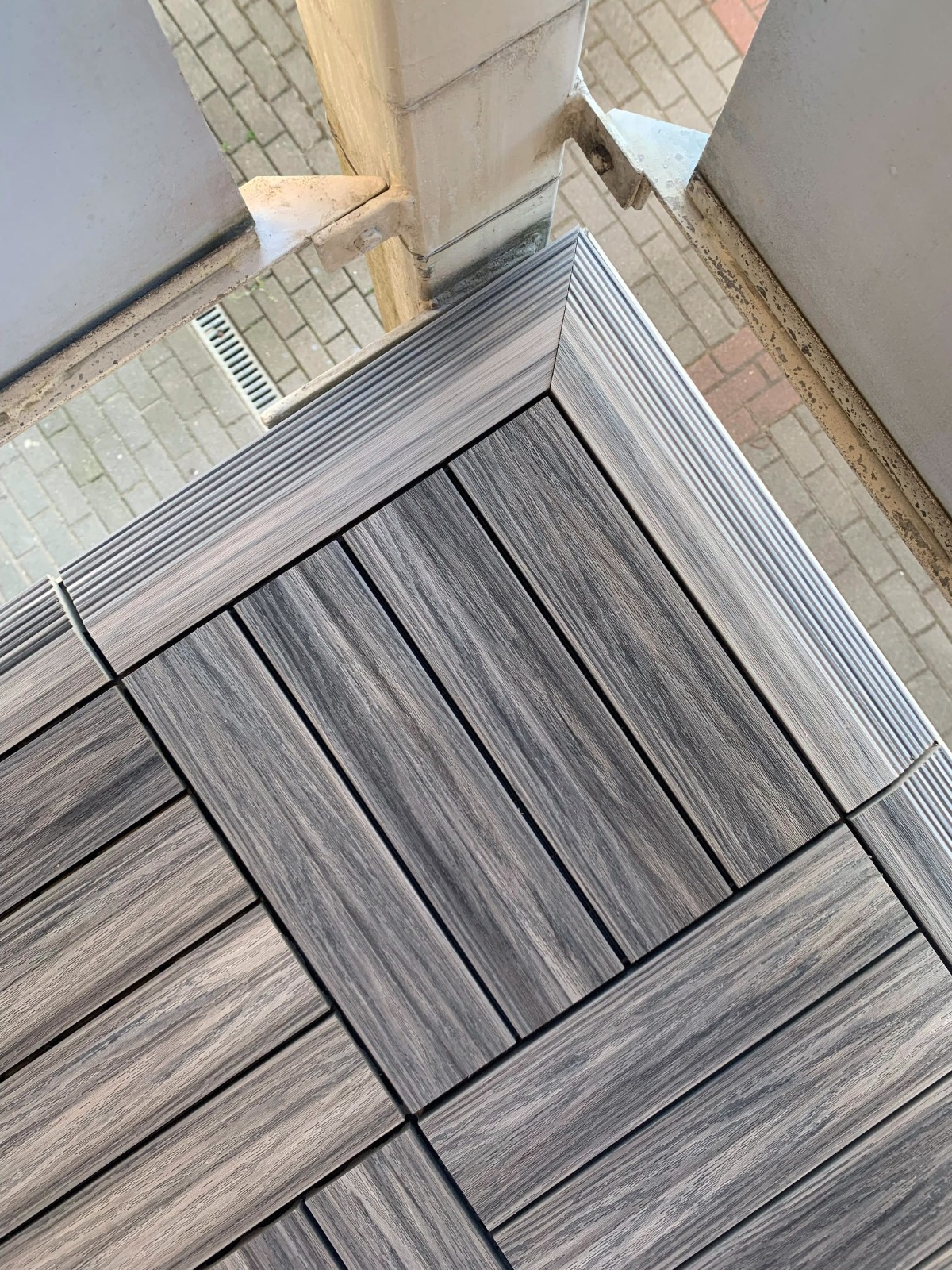 Balkon z podestów tarasowych kompozytowych Premium Gray