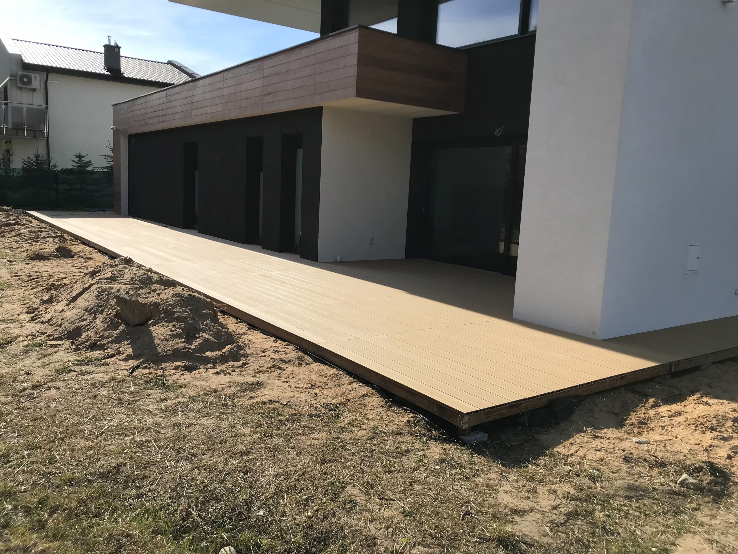 Taras Standard Miodowy Teak – funkcjonalna przestrzeń wokół domu