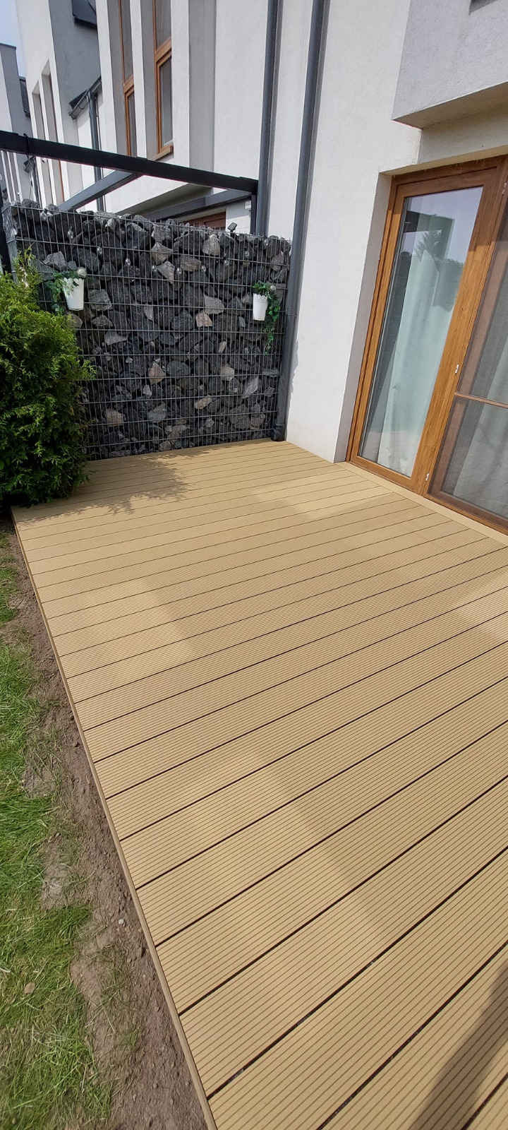 Taras Standard Miodowy Teak – ciepły akcent w przydomowej strefie relaksu
