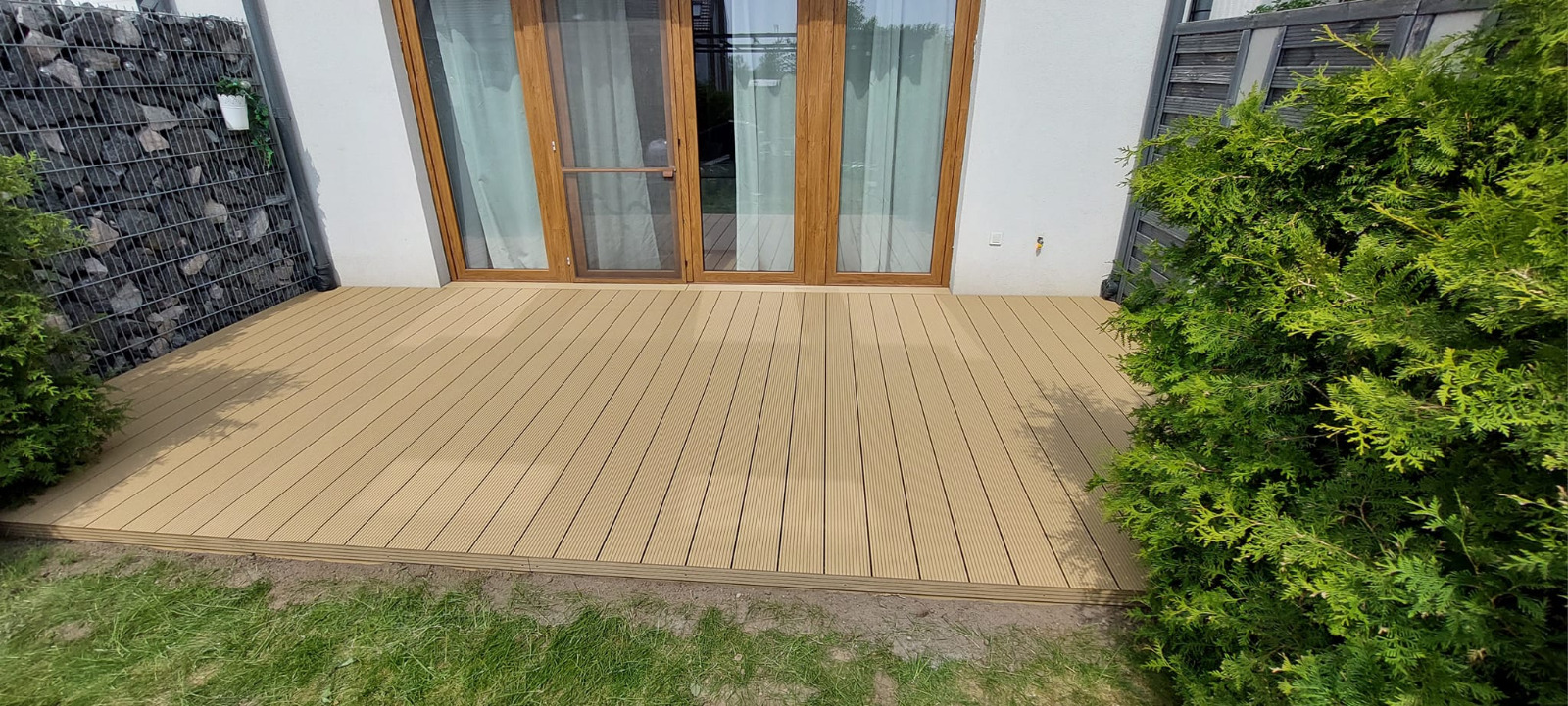 Taras Standard Miodowy Teak – ciepły akcent w przydomowej strefie relaksu