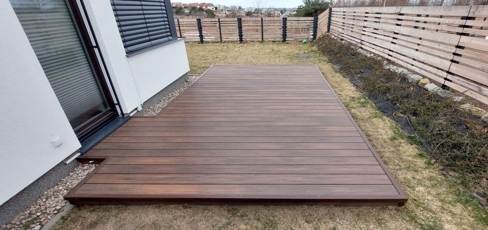 Duży taras z deski Redwood Premium