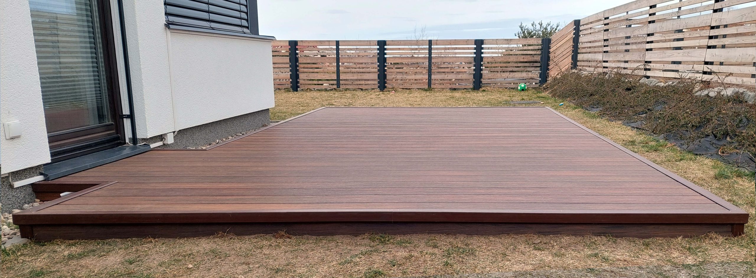 Duży taras z deski Redwood Premium