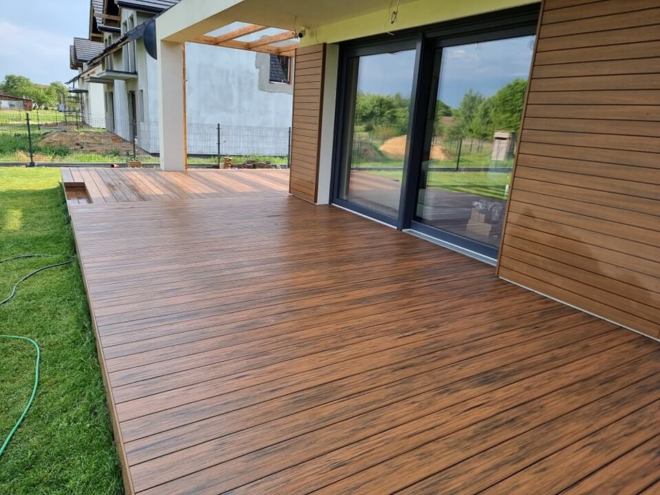 Taras z deski tarasowej kompozytowej Premium Teak