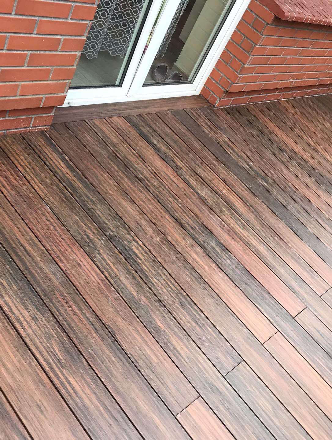 Duży taras ze schodami – deska kompozytowa Redwood Premium