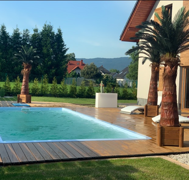 Zabudowa basenu i taras z desek kompozytowych Premium Amber